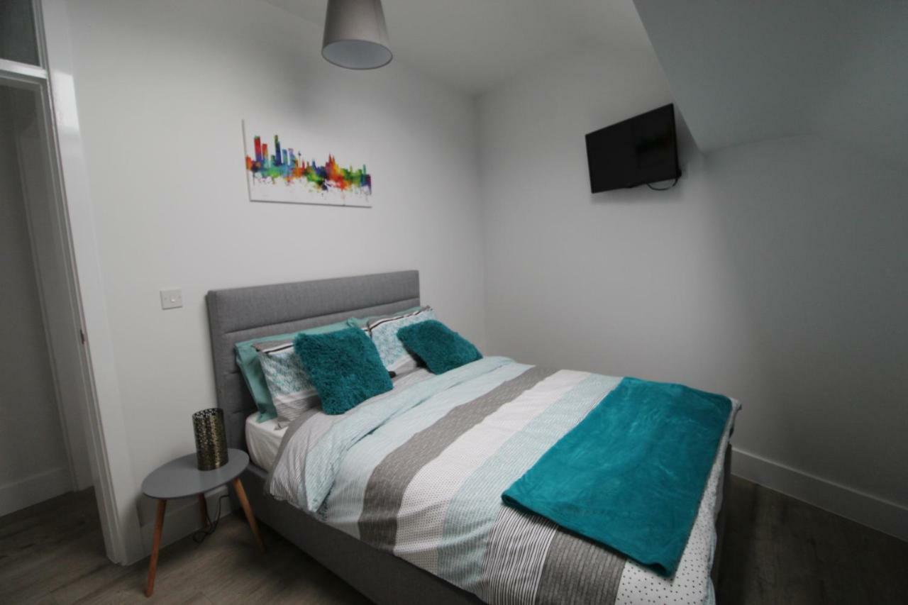 2 Serviced Apartments In Childwall-South Liverpool - Each Apartment Sleeps 6 Exterior photo
