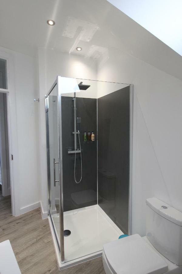 2 Serviced Apartments In Childwall-South Liverpool - Each Apartment Sleeps 6 Exterior photo